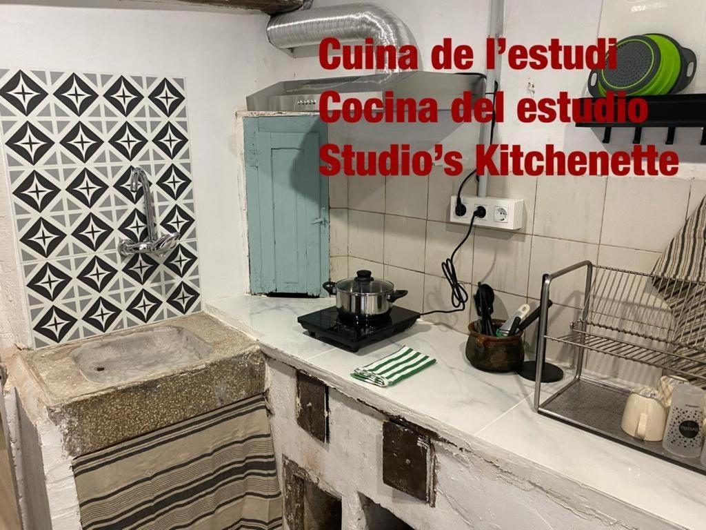 Cal Mestre- Olot Bagian luar foto